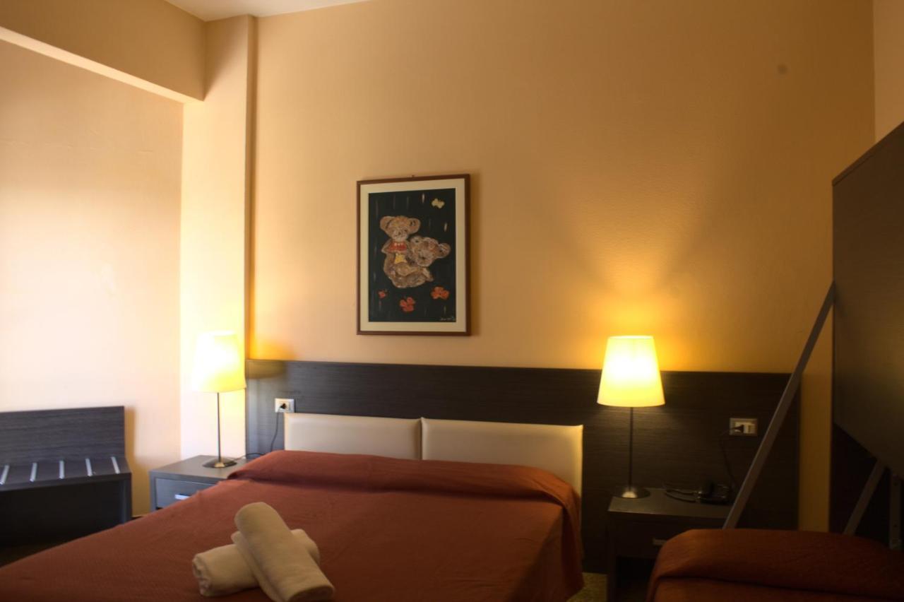 Hotel Palace فاراتسي المظهر الخارجي الصورة