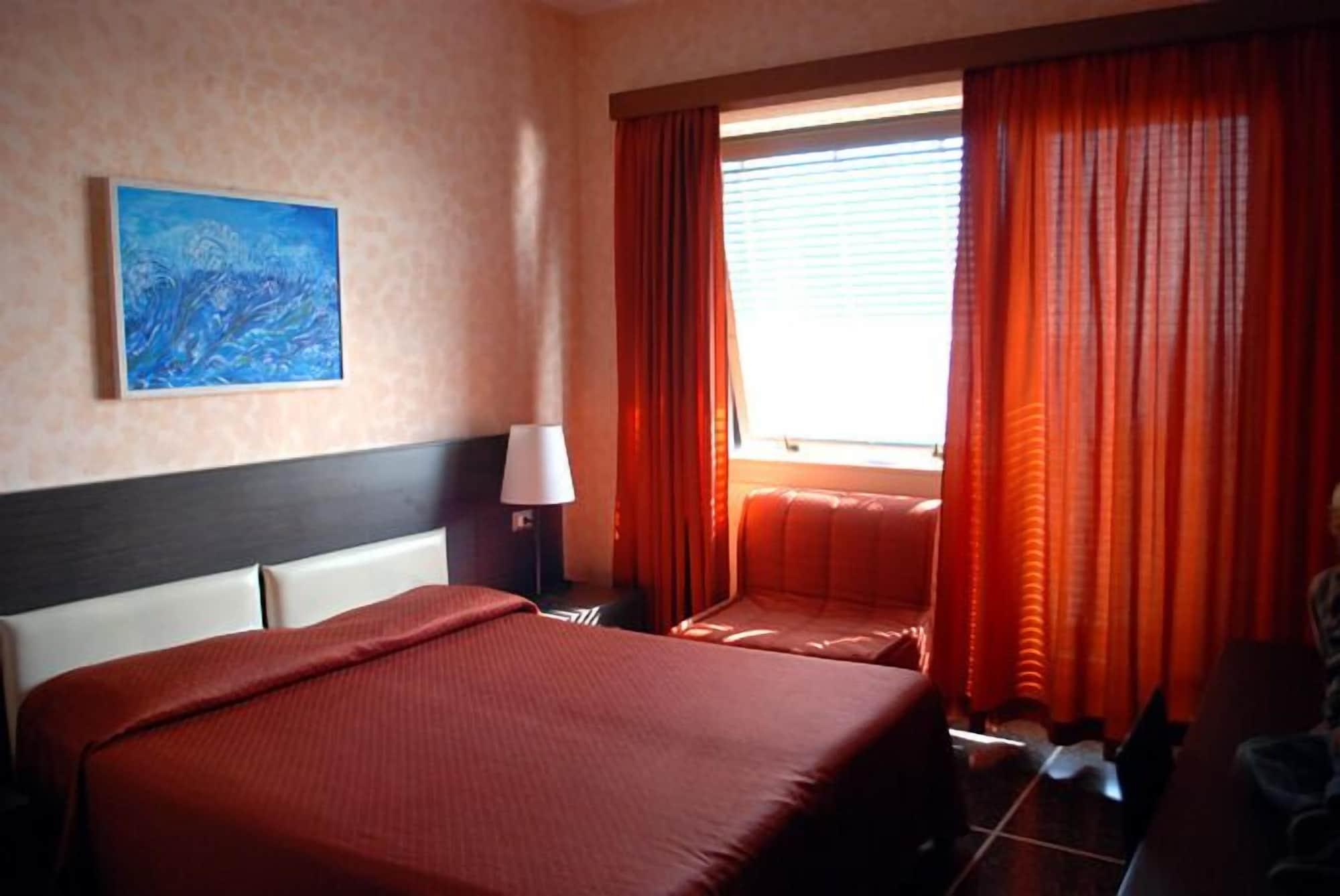 Hotel Palace فاراتسي المظهر الخارجي الصورة