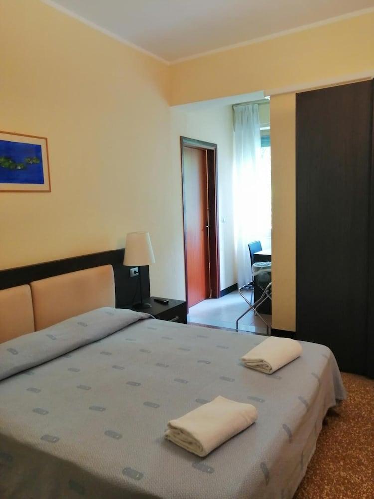 Hotel Palace فاراتسي المظهر الخارجي الصورة