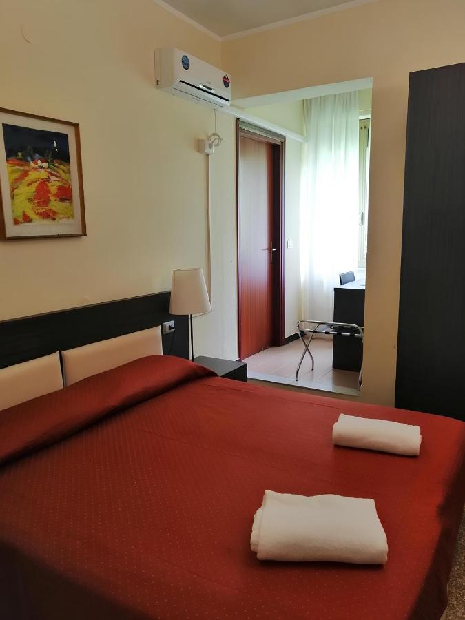 Hotel Palace فاراتسي المظهر الخارجي الصورة