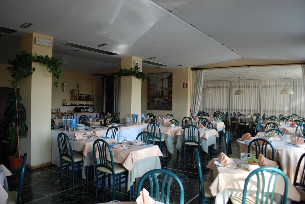 Hotel Palace فاراتسي المظهر الخارجي الصورة