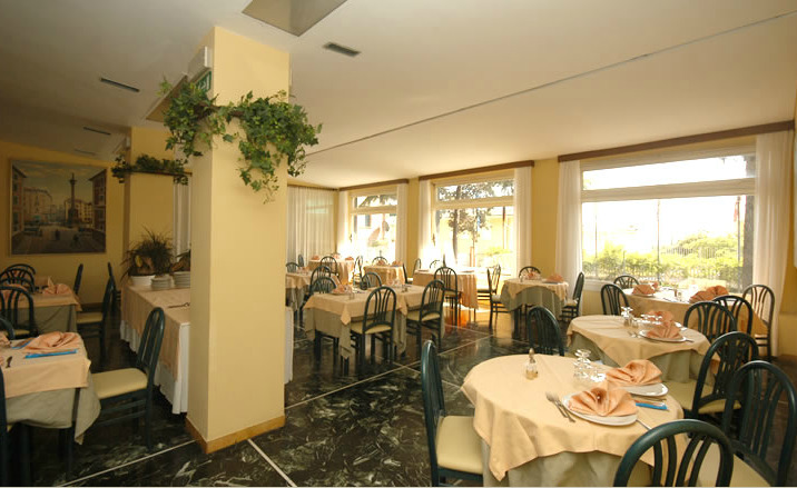 Hotel Palace فاراتسي المظهر الخارجي الصورة