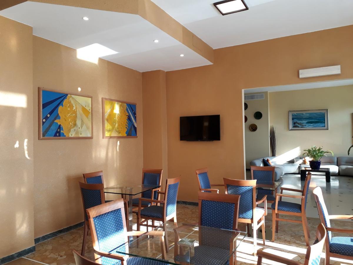 Hotel Palace فاراتسي المظهر الخارجي الصورة