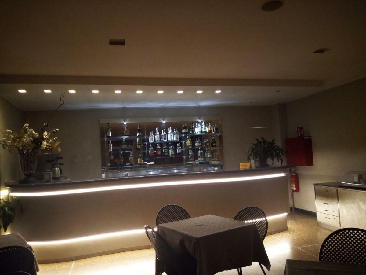 Hotel Palace فاراتسي المظهر الخارجي الصورة